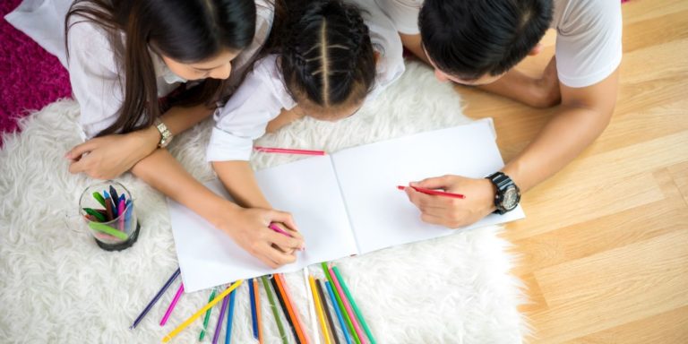 Mit einem Malbuch für Kinder lässt es sich prima entspannen