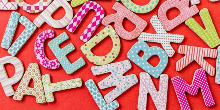 Mit Holzbuchstaben Kinderzimmer Tür beschriften