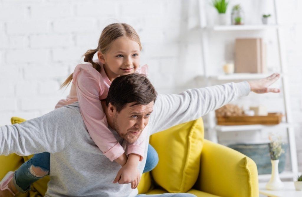 Vater und Tochter haben Spaß